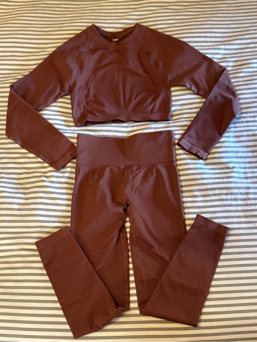 Amazon Brown Seamless High-Waist Leggings with Cropped Long-Sleeve Top